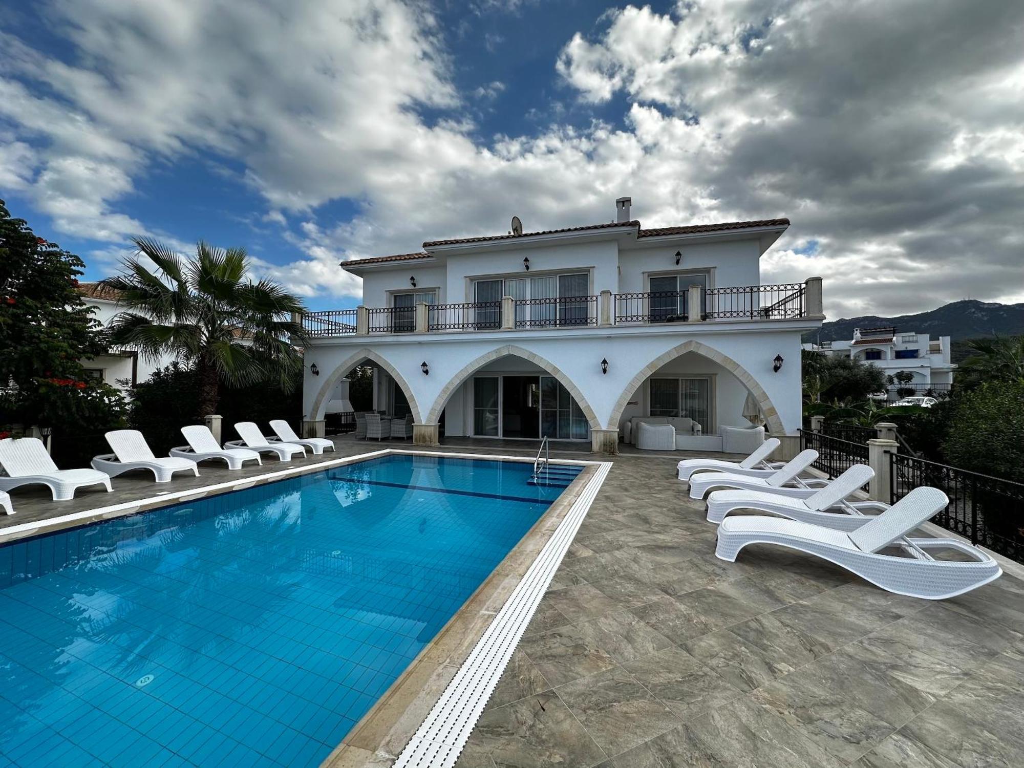 Carrington Holidays Kyrenia  Exterior foto